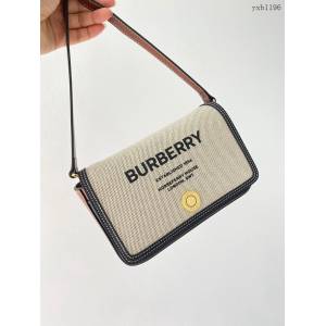Burberry專門店新款鞣制粒紋皮革白色帆布包 巴寶莉女款單肩斜挎包 yxb1196