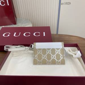 Gucci專櫃2026新款老花卡夾名片夾 古馳Emblem系列銀色印花卡包 819121  gc1029