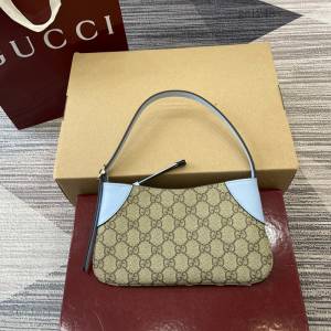Gucci專櫃2026新款拼色老花腋下包 古馳Emblem系列女士單肩包 820696  gc1248