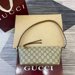 Gucci專櫃2025秋冬系列經典雙G老花腋下包 古馳Emblem系列女士小號肩背斜挎包 847281  gc1270