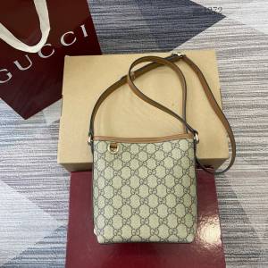 Gucci專櫃2025秋冬系列迷你水桶包 古馳Emblem系列女士小號托特肩背斜挎包 847090  gc1272